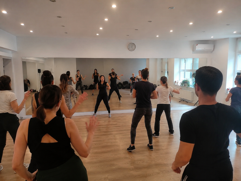 Cours de danse Team Building Paris - équipe composée de profils très différents